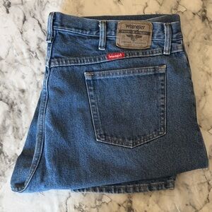 Wrangler Men's Straight Fit Medium Blue Denim Jeans